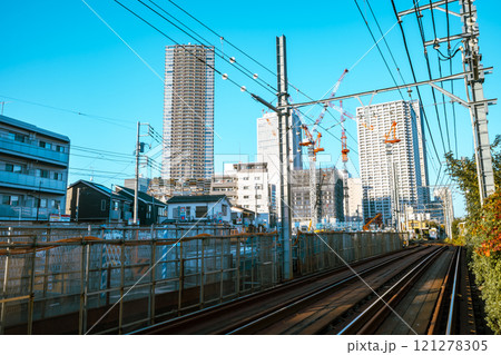 工事中の東京 都電雑司ヶ谷周辺とマンション建設のクレーン 2024.11　c-4 ライトカラー 121278305