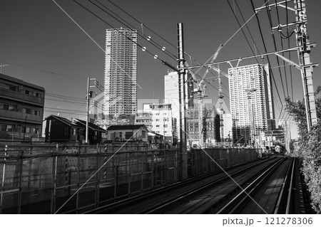 工事中の東京 都電雑司ヶ谷周辺とマンション建設のクレーン 2024.11 c-5 モノクロ 工事中の東京 都電雑司ヶ谷周辺とマンション建設のクレーン 2024.11 c-5 モノクロ 121278306