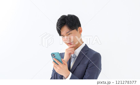 男性　スマートフォン 121278377