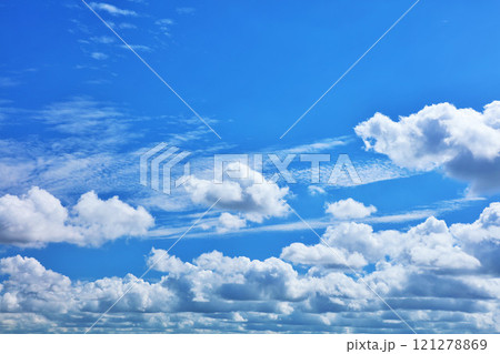 夏の青空と雲 夏の青空と雲 121278869