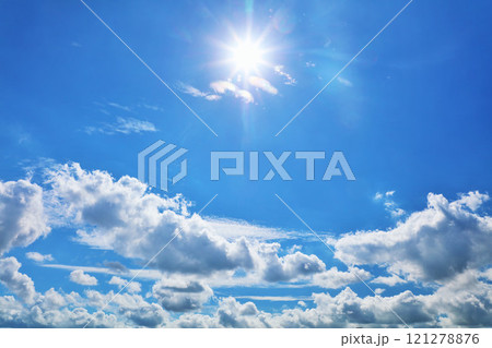 夏の青空と雲 そして太陽 夏の青空と雲 そして太陽 121278876