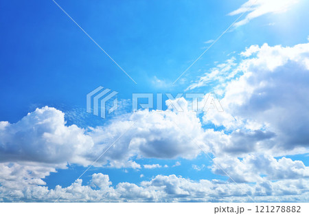 夏の青空と雲 夏の青空と雲 121278882