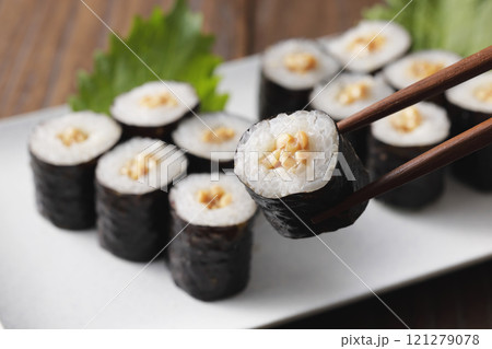 納豆巻き 121279078