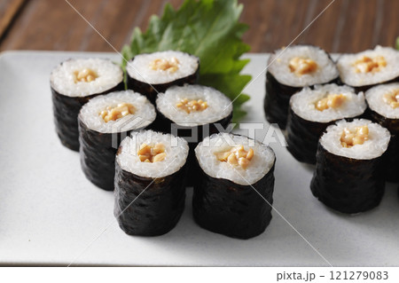 納豆巻き 121279083