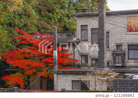 山科疏水のほとりに立つモダニズム建築　栗原邸（旧鶴巻鶴一邸） 121280861