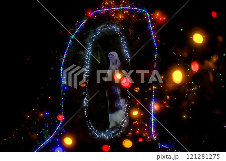 <冬の景色>福江教会のマリア像 <冬の景色>福江教会のマリア像 121281275