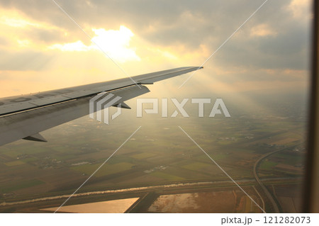 飛行機から見た風景 121282073