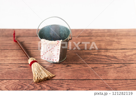 ミニチュアのお掃除道具 121282119