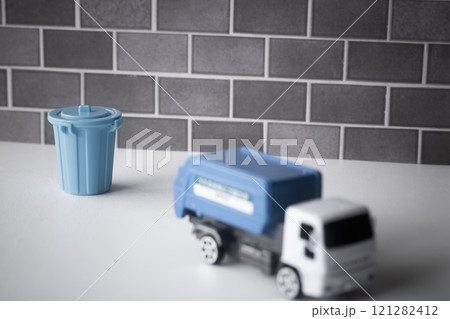 行ってしまった～ごみ収集車 121282412