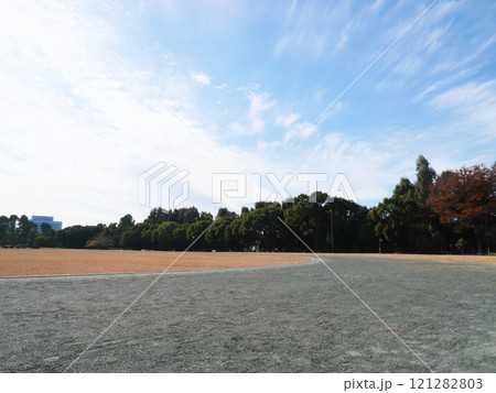 夢の島公園にある陸上競技場 121282803
