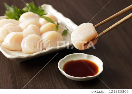 北海道オホーツク産の帆立の刺身 北海道オホーツク産の帆立の刺身 121283305