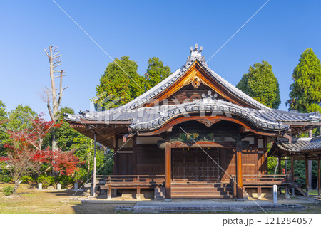 秋の京都 神光院 紅葉に包まれた中興堂 秋の京都 神光院 紅葉に包まれた中興堂 121284057