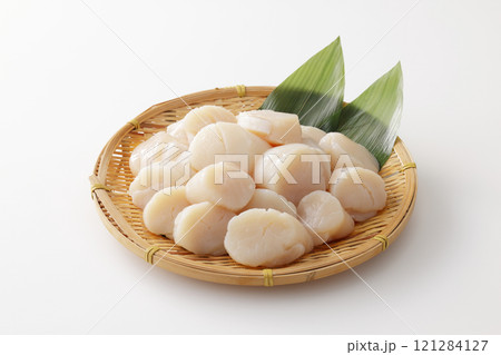 山盛りにした帆立の貝柱 121284127