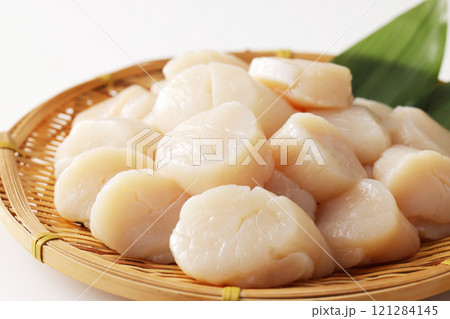 山盛りにした帆立の貝柱 121284145