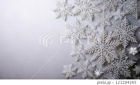 《AI画像》白のグラデーションの背景に雪の結晶 121284265