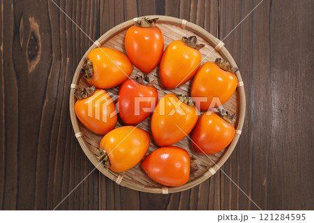 美味しそうな筆柿 121284595