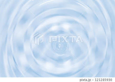 水面に落ちる水滴. 水面に落ちる水滴. 121285930