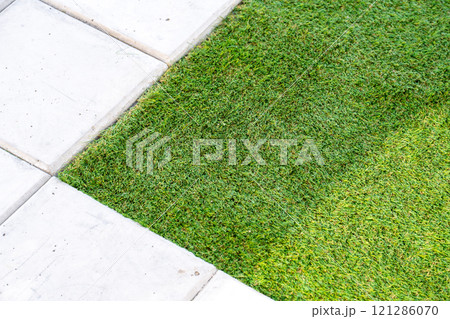 庭平板と人工芝 庭平板と人工芝 121286070
