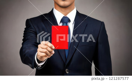 《AI画像》レッドカードを出すスーツを着た男性 121287577