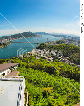 下関市の人気観光スポット火の山公園から関門海峡展望 121289297