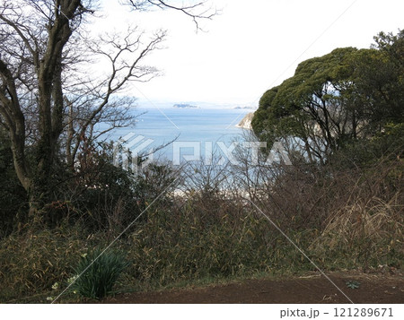 長柄桜山古墳群の第2号墳からの眺め(相模湾・江ノ島など) 長柄桜山古墳群の第2号墳からの眺め(相模湾・江ノ島など) 121289671