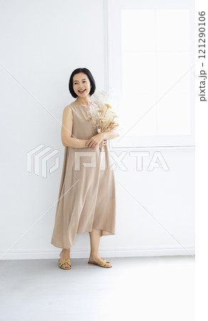 50代女性ビューティーイメージ 121290106