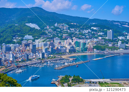 静岡県熱海市の熱海展望台から北側の眺望(熱海市街,熱海港,岩戸山など) 121290473