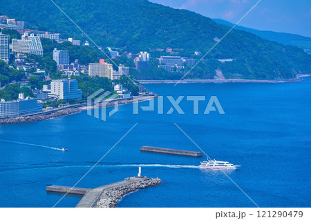 静岡県熱海市の熱海展望台から北側の眺望(熱海市街,熱海港など) 121290479