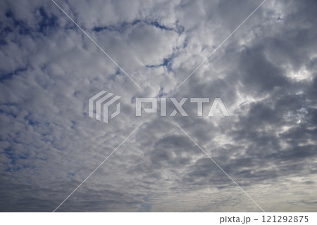 曇空 曇天 雲の多い空 曇空 曇天 雲の多い空 121292875