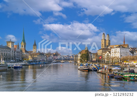 Limmat river in Zurich, Switzerland 121293232