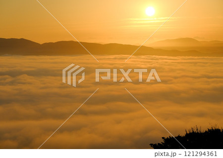 箟岳山の雲海と日出 121294361