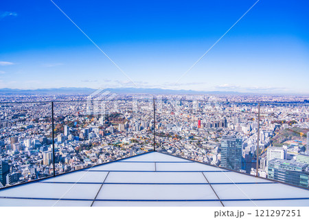 【東京都】SHIBUYA SKYから眺める東京都市風景 121297251