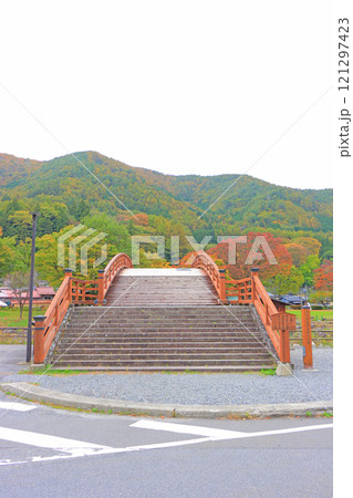 長野県塩尻市、道の駅奈良井木曽の大橋の風景 121297423