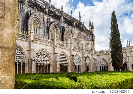 The Monastery of Batalha is a Dominican convent in the civil parish of Batalha, Portugal 121298205