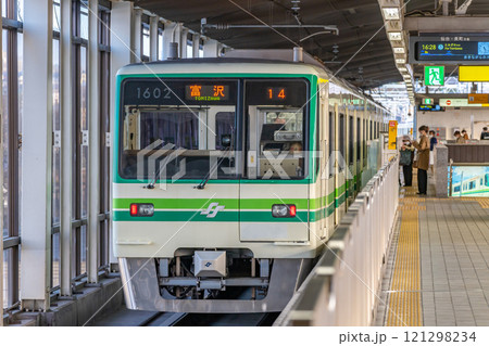 仙台市地下鉄　八乙女駅ホーム　1000N系 121298234