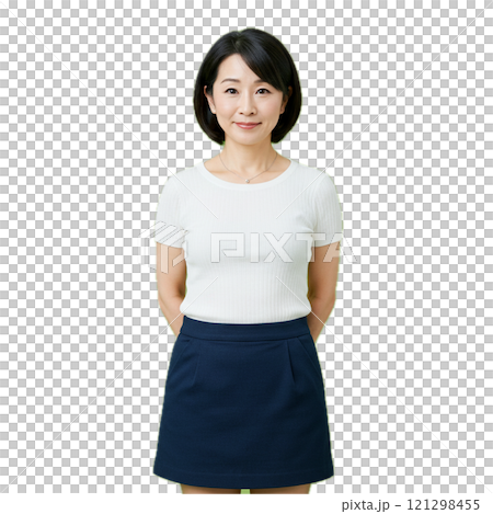 正面を向いている女性 121298455