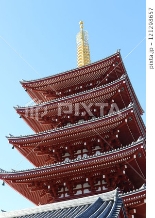 浅草寺の五重塔 121298657