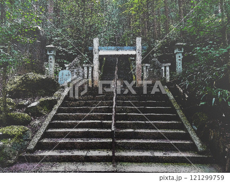 ホラー調（鳥居と階段） 121299759