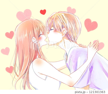 キスしようとする男性と笑顔の女性　夏 121301363