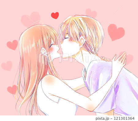 キスしようとする男性と笑顔の女性　夏 121301364