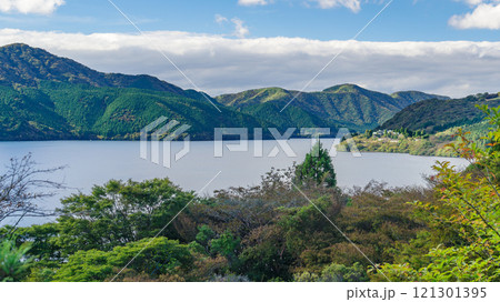 Lake Ashinko as seen from Onshi-Hakone Park 121301395