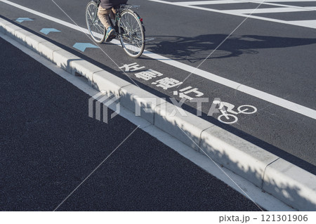 自転車専用通行帯の走り方 121301906
