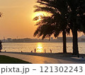 海辺に沈む夕陽 121302243
