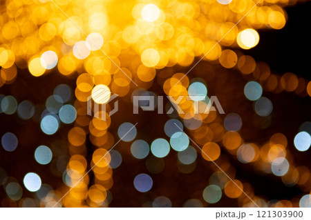Blurred Christmas black background with bokeh in yellow colors. Angel 121303900