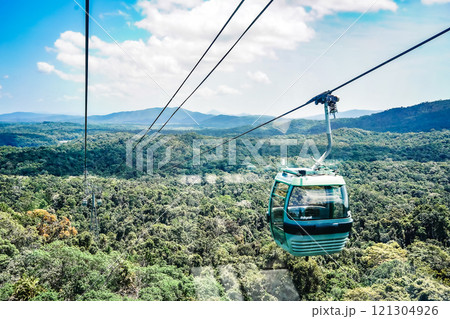「オーストラリア・ケアンズのスカイレールと広大な緑の風景」 「オーストラリア・ケアンズのスカイレールと広大な緑の風景」 121304926