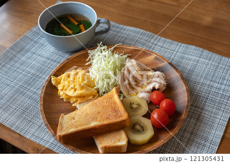 バランスの良いモーニング 121305431