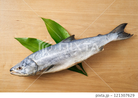 新巻鮭　（北海道産　オス　白鮭） 121307629