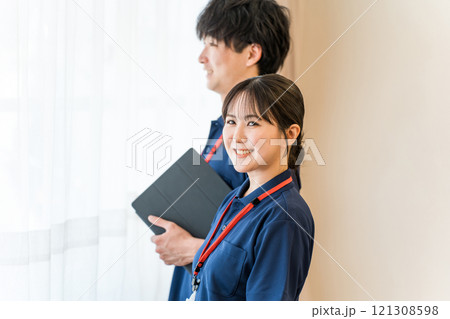 介護施設・デイサービスで働くケアマネージャー・作業療法士の介護職員 121308598