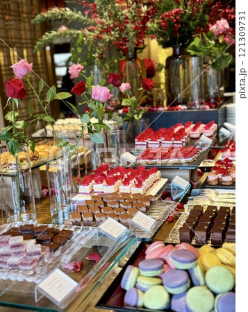 ラグジュアリースイーツビュッフェ 121309731