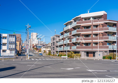 晴天の豊田駅南口　大通り風景 121310227